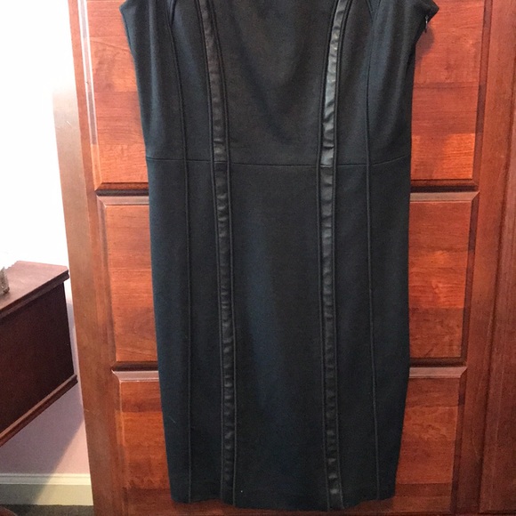 Barneys New York black fitted dress size 2 - Picture 3 of 9